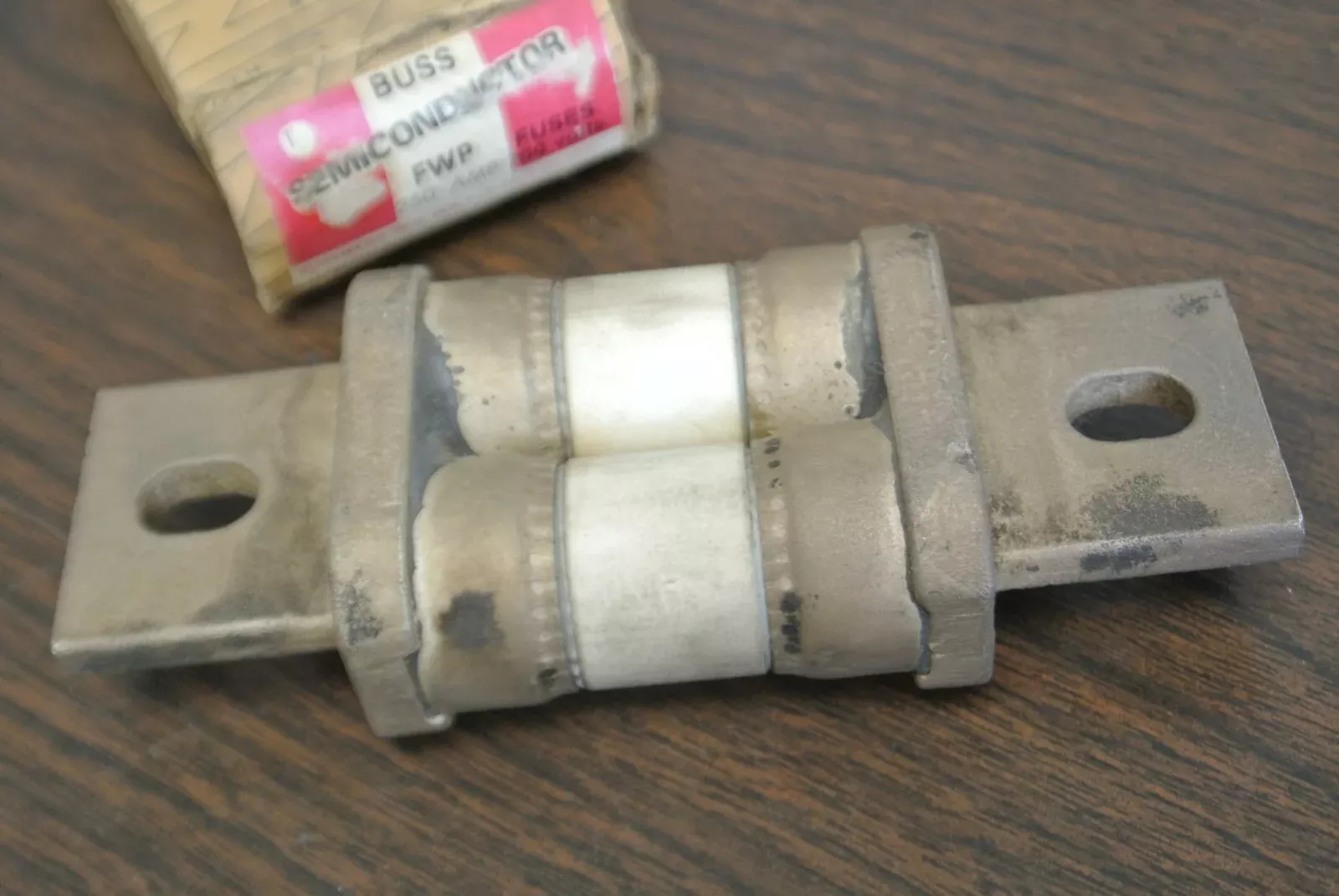 buss-fwp250-semiconductor-rectifier-fuse-700v-250a-new-surplus BUSS FWP250 SEMICONDUCTOR / RECTIFIER FUSE / 700V / 250A / NEW SURPLUS