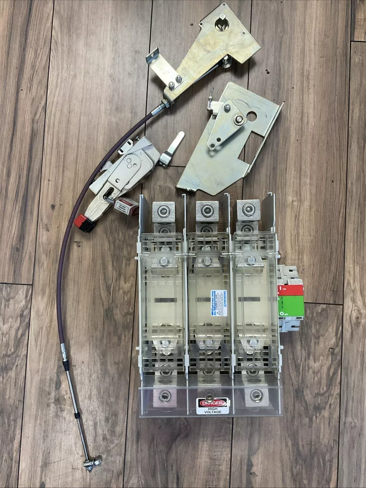ferraz-shawmut-fbj400so-fusible-disconnect-switch-400a-600vac-3ph-300hp-250vdc FERRAZ SHAWMUT FBJ400SO FUSIBLE DISCONNECT SWITCH 400A 600VAC 3PH 300HP 250VDC