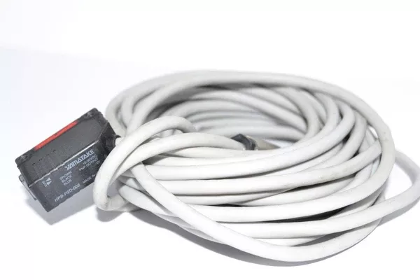 NEW Yamatake HPB-P2D-008 PHOTOELECTRIC Switch Sensor 10-30VDC