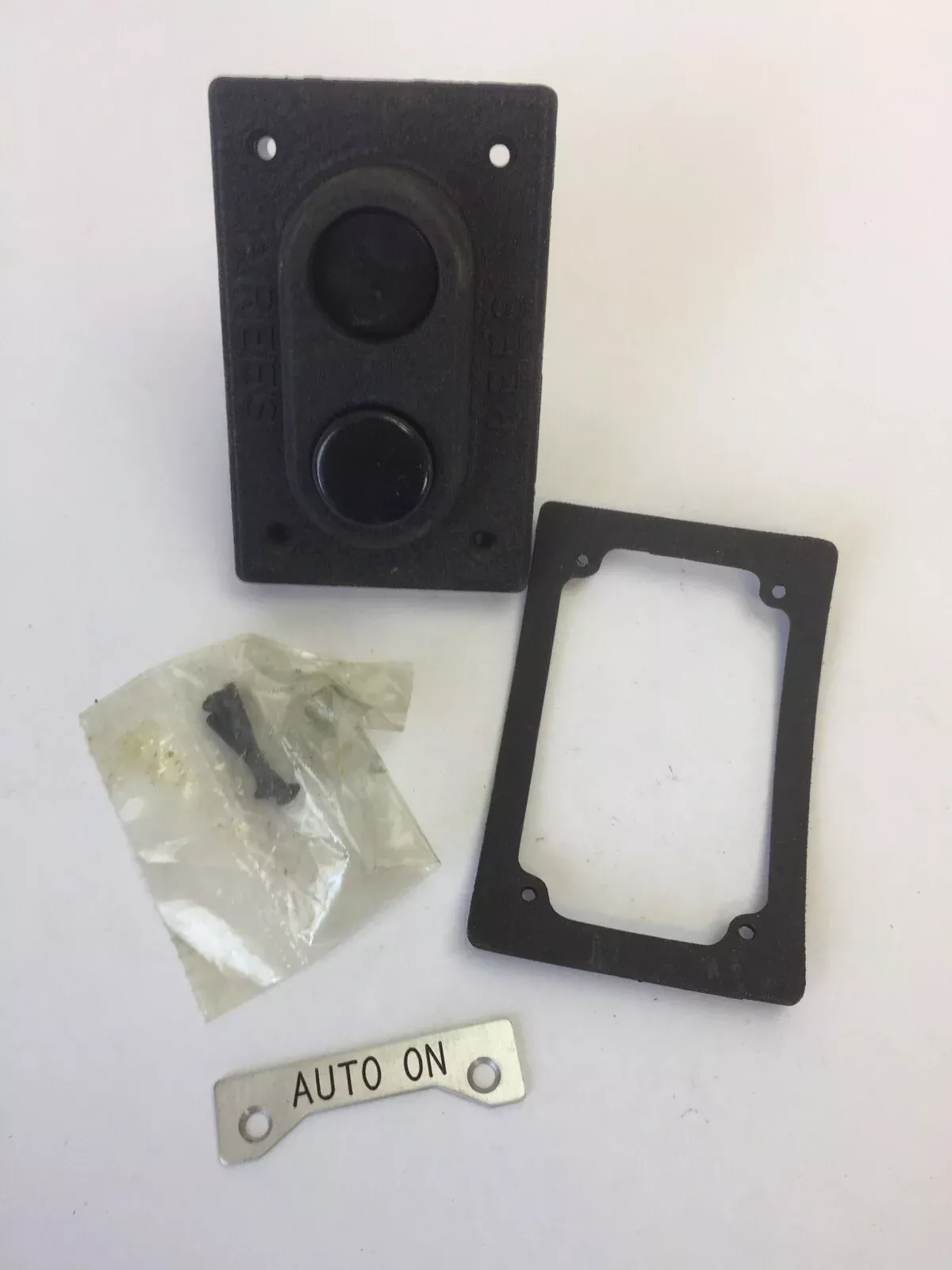 rees-00580-001-pushbutton-switch-black-auto-on REES 00580-001 PUSHBUTTON SWITCH BLACK AUTO ON