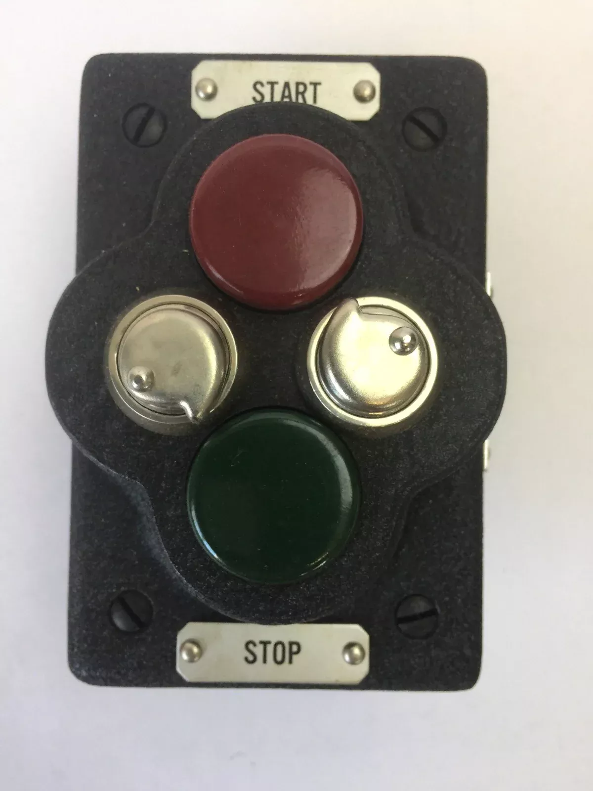 rees-1576-pushbutton-switch-red-green-start-stop REES 1576 PUSHBUTTON SWITCH RED GREEN START STOP